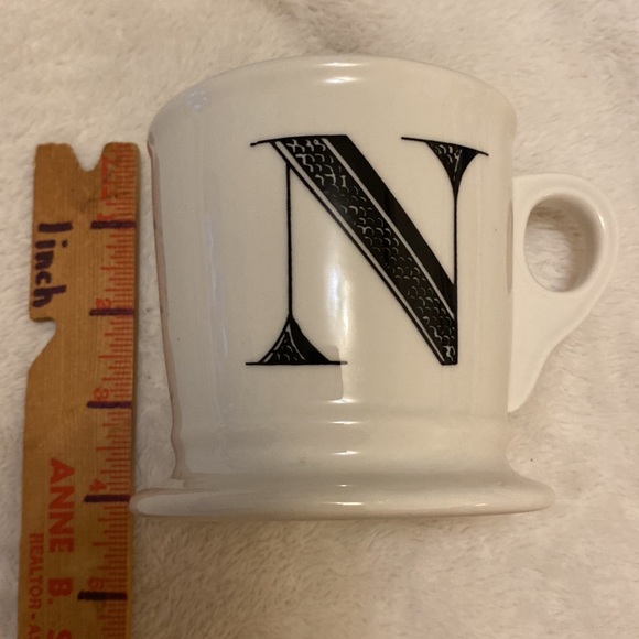 Black and white decorative mug with the capital letter N stamped on the bottom - Picture 11 of 12